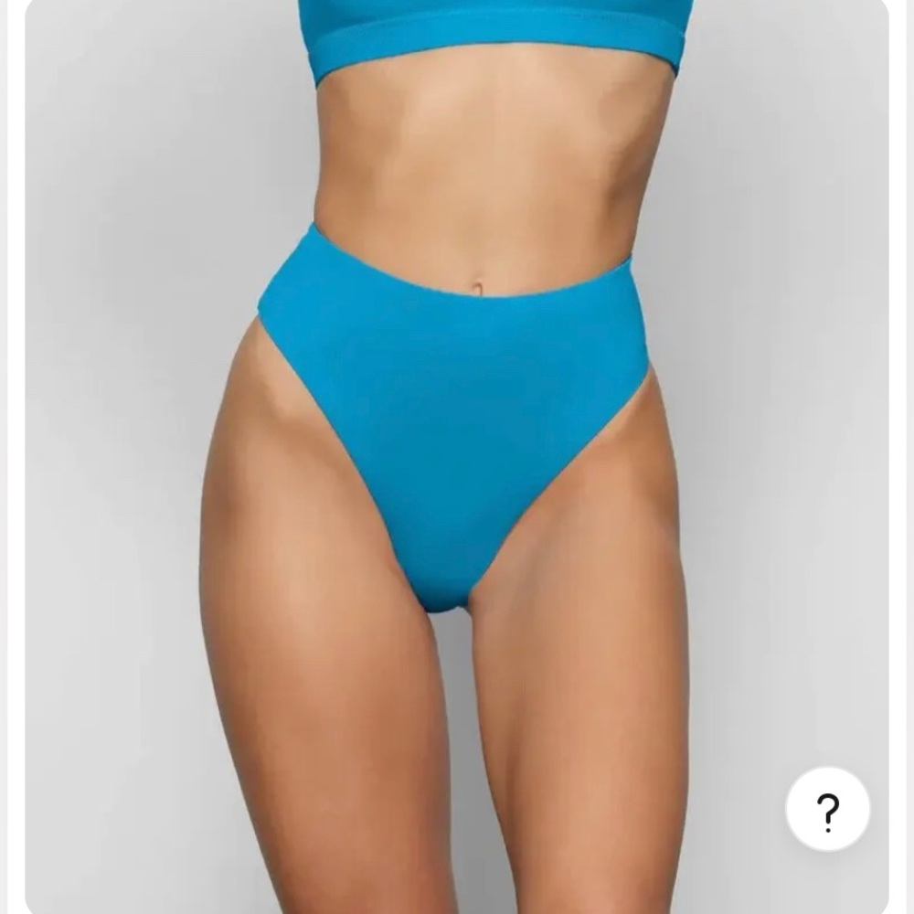 NWT SKIMS SIGNATURE MID WAIST SWIM BOTTOMS IN TURQUOISE - SIZE SMALL (SOLD OUT)